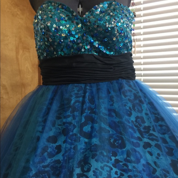 Gorgeous Blue/Tel Sequence w/leopard print. - Picture 2 of 6